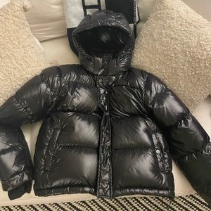 Aritzia TNA super puff shorty!